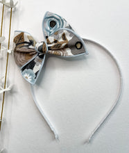 Load image into Gallery viewer, Winter’s Day Floral Beloveds