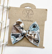 Load image into Gallery viewer, Winter’s Day Floral Beloveds