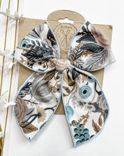 Load image into Gallery viewer, Winter’s Day Floral Beloveds