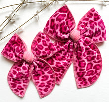 Load image into Gallery viewer, Pink Leopard Kali Velvets