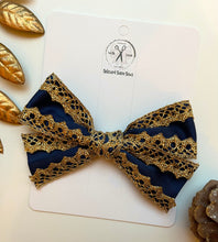 Load image into Gallery viewer, Holiday Gwenna Handtied Bows