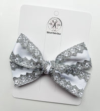 Load image into Gallery viewer, Spring Gwennas Handtied Style