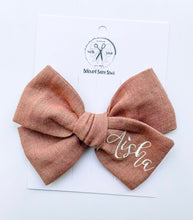 Load image into Gallery viewer, *4 Week TAT* Vintage Chambray Rose Linen Name Bows