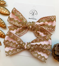 Load image into Gallery viewer, Holiday Gwenna Handtied Bows