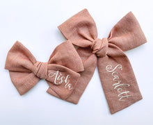 Load image into Gallery viewer, *4 Week TAT* Vintage Chambray Rose Linen Name Bows