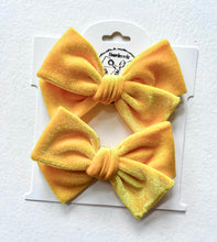 Load image into Gallery viewer, Yellow Handtied Bow