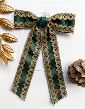 Load image into Gallery viewer, Holiday Gwenna Bows Vintage Style
