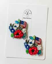 Load image into Gallery viewer, Floral Patriotic Flag Beaded Clips