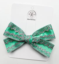 Load image into Gallery viewer, Spring Gwennas Handtied Style