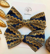 Load image into Gallery viewer, Holiday Gwenna Handtied Bows