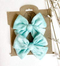Load image into Gallery viewer, Shimmering Mint Velvet Handtied Bow