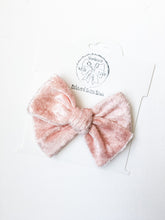 Load image into Gallery viewer, Sweet Peach Velvet Bows