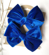 Load image into Gallery viewer, Royal Blue Velvet Handtied Bow