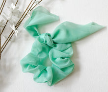 Load image into Gallery viewer, Mint Trimmed SWIM Bows