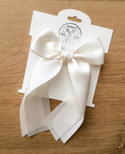 Load image into Gallery viewer, Ivory Satin Vintage Style Bows