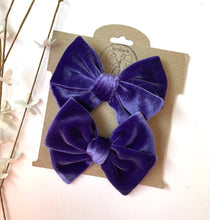 Load image into Gallery viewer, Purple Velvet Handtied Bows