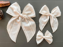 Load image into Gallery viewer, Jade Creamy Silver Beloved Bows