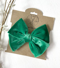 Load image into Gallery viewer, Kelly Green Handtied Bows and Headbands