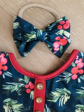 Load image into Gallery viewer, Holly Handtied Bow