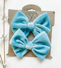 Load image into Gallery viewer, Sky Blue Handtied Bow