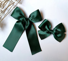 Load image into Gallery viewer, Hunter Green Satin Vintage Bows