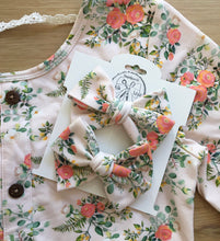 Load image into Gallery viewer, Orange Blossom Handtied Bow