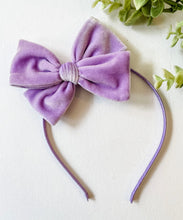Load image into Gallery viewer, Bright Lilac Velvet Handtied Bow