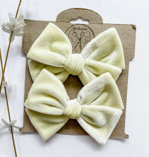 Load image into Gallery viewer, Daffodil Velvet Handtied Bows
