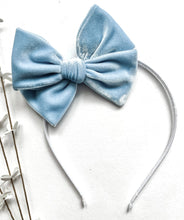 Load image into Gallery viewer, Powder Blue Handtied Bow