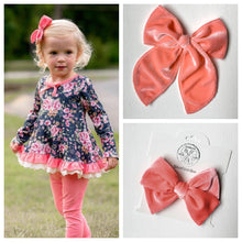 Load image into Gallery viewer, Coral Handtied Bow