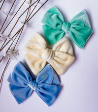 Load image into Gallery viewer, Pastel Spring Handtied Bows